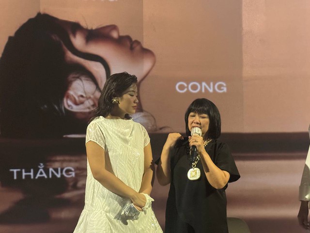 Nguyễn Hùng (Mưa đỏ) bất ngờ khi lần đầu gặp mặt thần tượng Cece Trương - Ảnh 3.
