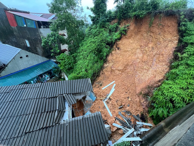 Male student dies as landslide destroys boarding house in northern Vietnam- Ảnh 1. Male student dies as landslide destroys boarding house in northern Vietnam- Ảnh 1.