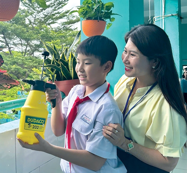 Gương mặt 'Con ngoan trò giỏi': Ba mẹ cứ làm việc công ty, con sẽ làm việc nhà- Ảnh 2.