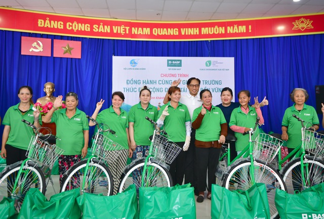 Informal waste workers in Ho Chi Minh City receive training, safety gear under BASF-backed initiative- Ảnh 2. Informal waste workers in Ho Chi Minh City receive training, safety gear under BASF-backed initiative- Ảnh 2.