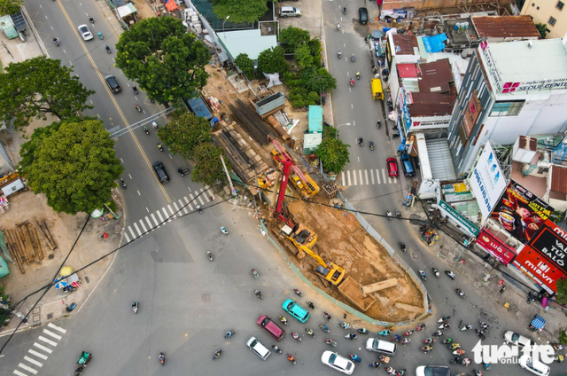 Ho Chi Minh City narrows key roundabout in preparation for second metro line project
- Ảnh 1. Ho Chi Minh City narrows key roundabout in preparation for second metro line project
- Ảnh 1.