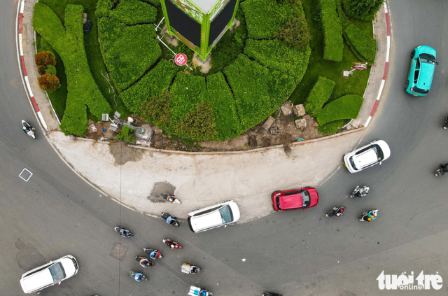 Ho Chi Minh City narrows key roundabout in preparation for second metro line project
- Ảnh 2. Ho Chi Minh City narrows key roundabout in preparation for second metro line project
- Ảnh 2.
