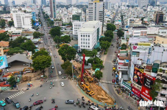 Ho Chi Minh City narrows key roundabout in preparation for second metro line project
- Ảnh 3. Ho Chi Minh City narrows key roundabout in preparation for second metro line project
- Ảnh 3.