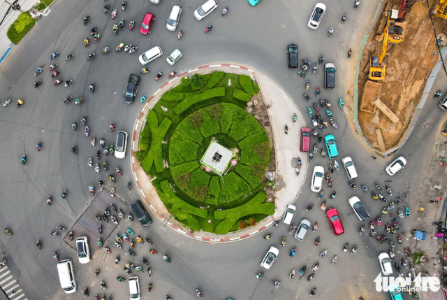 Ho Chi Minh City narrows key roundabout in preparation for second metro line project
- Ảnh 4. Ho Chi Minh City narrows key roundabout in preparation for second metro line project
- Ảnh 4.