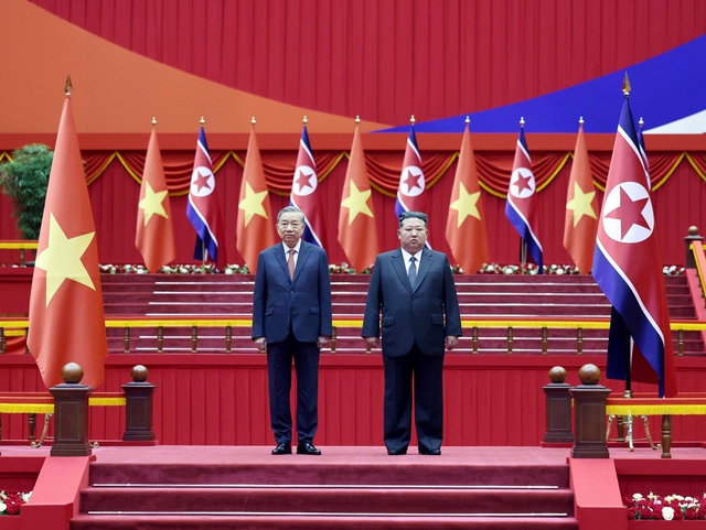 North Korea fires 21-gun salute to welcome Vietnam’s Party chief To Lam in Pyongyang- Ảnh 1.