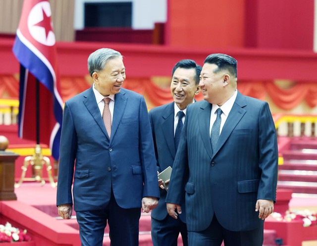 North Korea fires 21-gun salute to welcome Vietnam’s Party chief To Lam in Pyongyang- Ảnh 4.