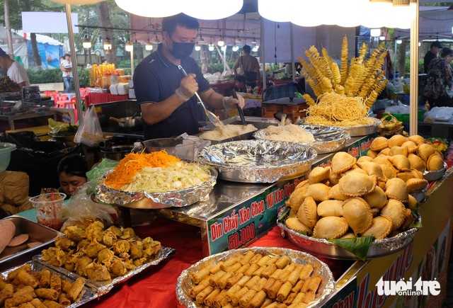 Ho Chi Minh City festival features 200 booths of vegetarian dishes and plant-based ingredients - Ảnh 3.