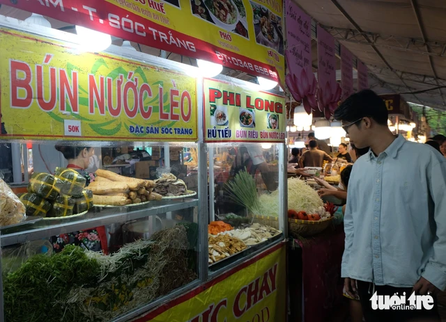 Ho Chi Minh City festival features 200 booths of vegetarian dishes and plant-based ingredients - Ảnh 2.