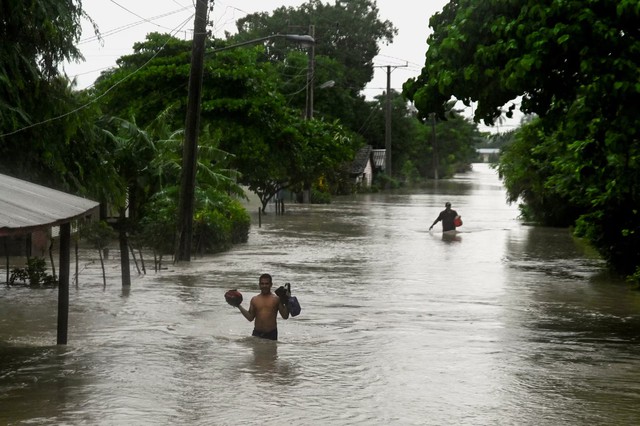 Melissa dissipates, leaves destruction and at least 50 dead in Caribbean - Ảnh 7. Melissa dissipates, leaves destruction and at least 50 dead in Caribbean - Ảnh 7.