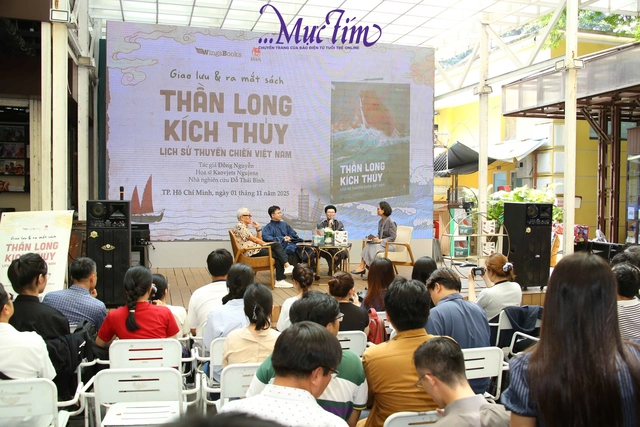 Người trẻ tìm hiểu lịch sử thuyền chiến Việt Nam- Ảnh 1. Người trẻ tìm hiểu lịch sử thuyền chiến Việt Nam- Ảnh 1.