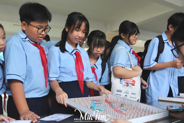 Học sinh Trường THCS Tân Tạo tìm hiểu vòng đời của muỗi, hành trình của thuốc tại Công tắc khoa học- Ảnh 5.