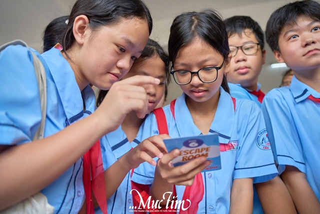 Học sinh Trường THCS Tân Tạo tìm hiểu vòng đời của muỗi, hành trình của thuốc tại Công tắc khoa học- Ảnh 7.