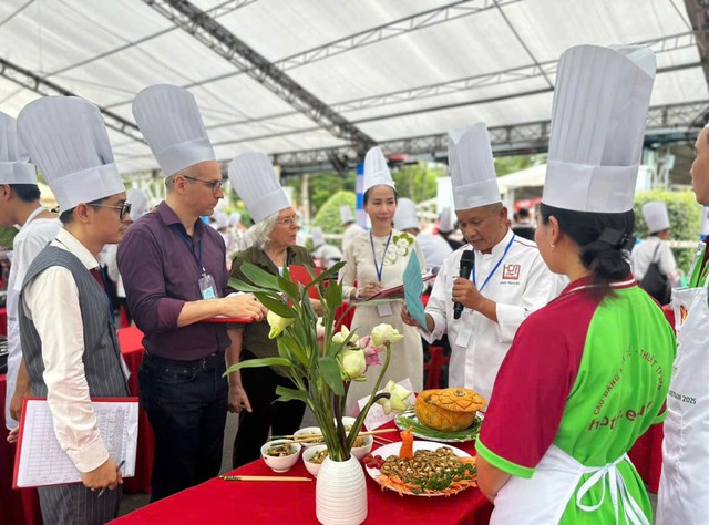 Ho Chi Minh City festival features 200 booths of vegetarian dishes and plant-based ingredients - Ảnh 5.