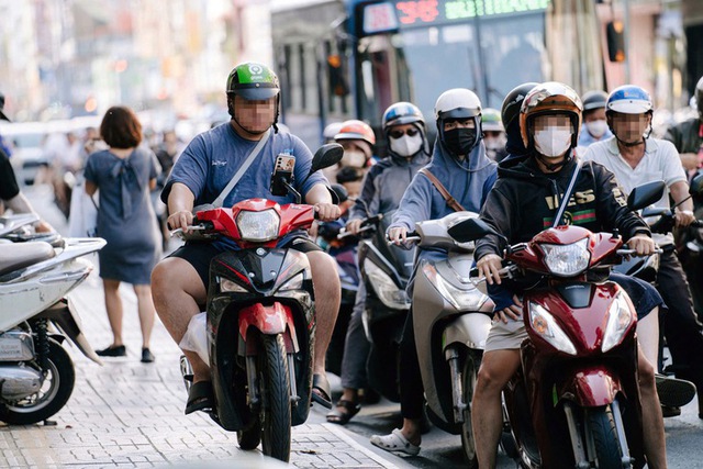 Should Vietnam make traffic offenders do community service, traffic law classes at the same time?- Ảnh 1.