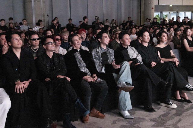 SOOBIN muốn mang hát xẩm đến gần hơn với học sinh, sinh viên- Ảnh 5. SOOBIN muốn mang hát xẩm đến gần hơn với học sinh, sinh viên- Ảnh 5.