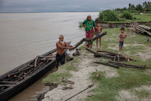 When rivers swallow land: Bangladesh’s endless battle with erosion- Ảnh 3.