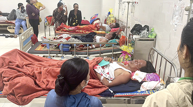 What strength saved 3 men adrift at sea for 2 days in Vietnam? 
- Ảnh 3.