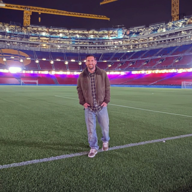 Lionel Messi bất ngờ trở lại sân Camp Nou- Ảnh 1.