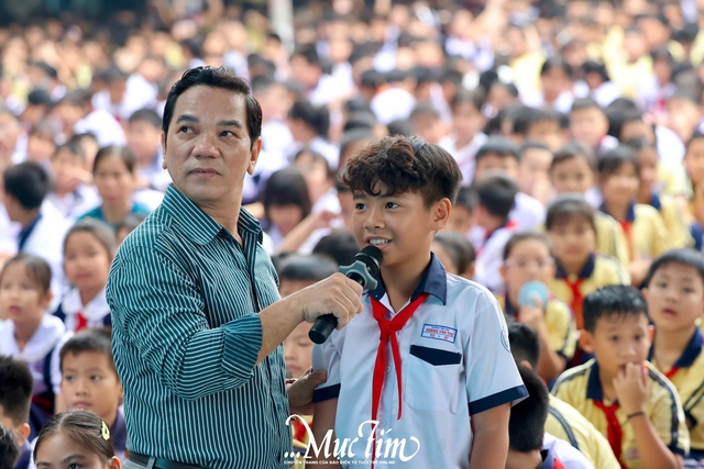 Học bổng Vì tương lai Việt Nam vun đắp ước mơ cho học trò Trường tiểu học Hoàng Văn Thụ- Ảnh 6.