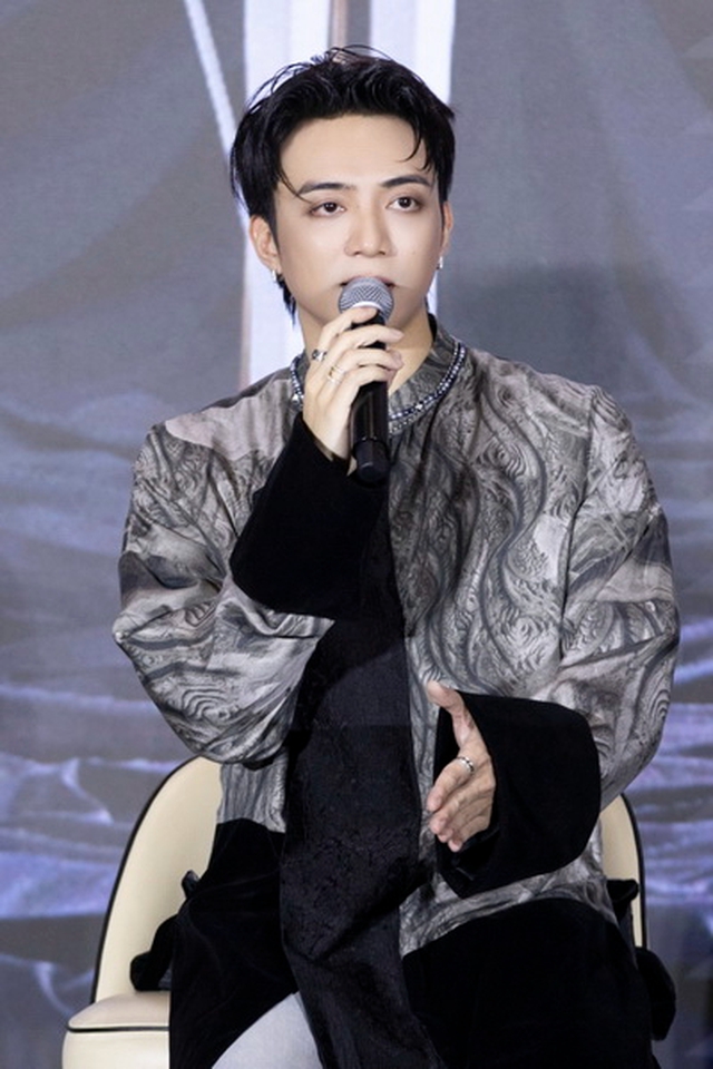 SOOBIN muốn mang hát xẩm đến gần hơn với học sinh, sinh viên- Ảnh 1. SOOBIN muốn mang hát xẩm đến gần hơn với học sinh, sinh viên- Ảnh 1.