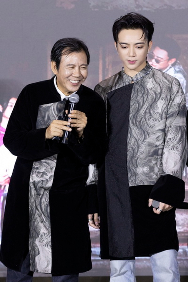 SOOBIN muốn mang hát xẩm đến gần hơn với học sinh, sinh viên- Ảnh 4. SOOBIN muốn mang hát xẩm đến gần hơn với học sinh, sinh viên- Ảnh 4.