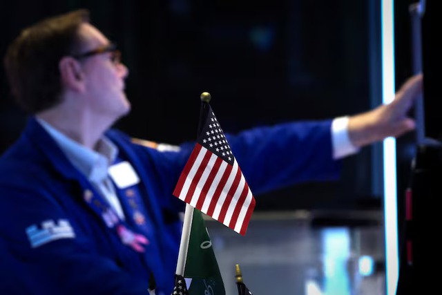 Shares rise on optimism over potential end to US government shutdown - Ảnh 1.