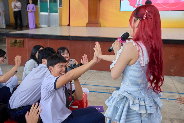 Ngô Lan Hương lần đầu tiết lộ tình yêu tuổi học trò cùng teen Trường THPT Ten Lơ Man- Ảnh 5.