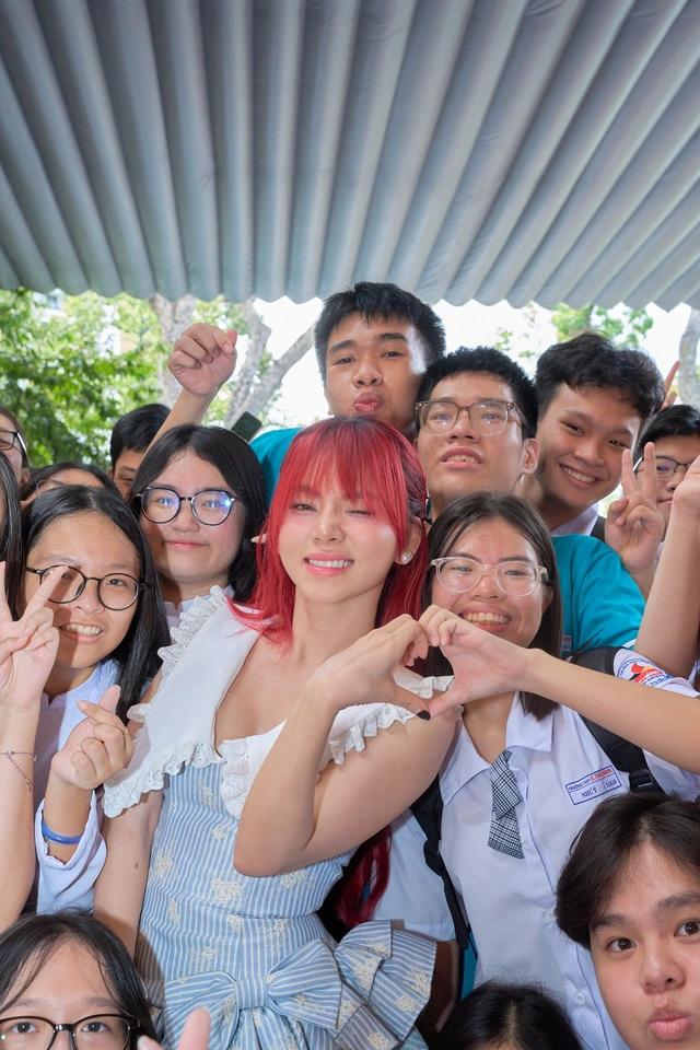 Ngô Lan Hương lần đầu tiết lộ tình yêu tuổi học trò cùng teen Trường THPT Ten Lơ Man- Ảnh 3.