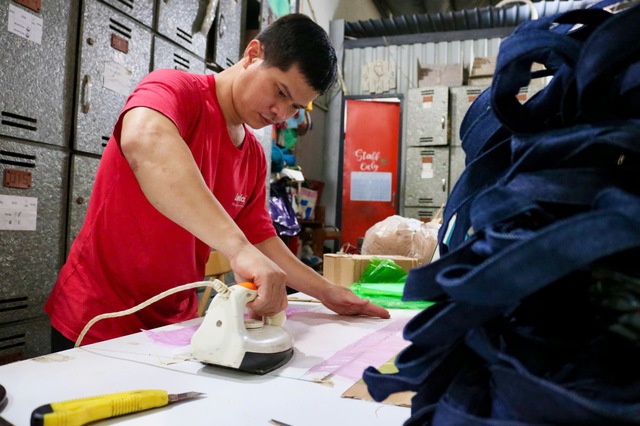 Vietnam designer weaves green dream from discarded plastic- Ảnh 4. Vietnam designer weaves green dream from discarded plastic- Ảnh 4.