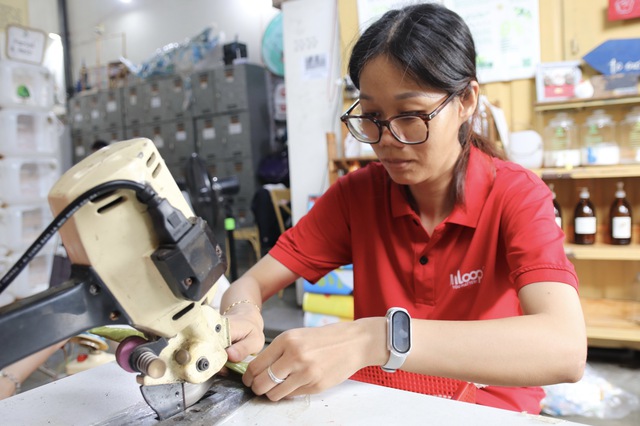 Vietnam designer weaves green dream from discarded plastic- Ảnh 3. Vietnam designer weaves green dream from discarded plastic- Ảnh 3.