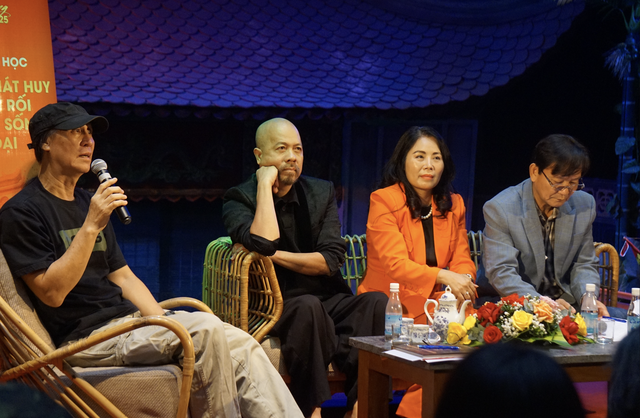 Vietnam’s water puppetry wins hearts abroad, loses them at home
- Ảnh 1.