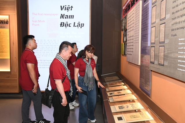 Đoàn hành trình báo chí thành phố Bác hướng về thủ đô Hà Nội - Ảnh 2.