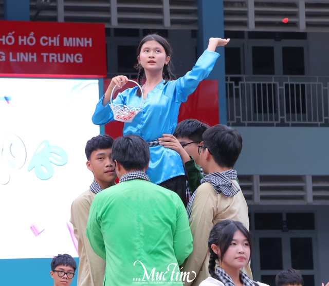Học sinh Trường THPT Linh Trung cháy hết mình với hội thi flashmob mừng 20-11- Ảnh 17.
