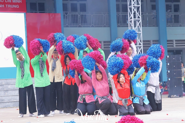 Học sinh Trường THPT Linh Trung cháy hết mình với hội thi flashmob mừng 20-11- Ảnh 19.