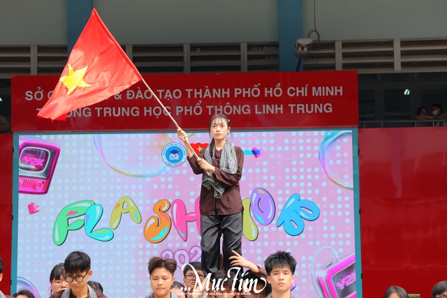 Học sinh Trường THPT Linh Trung cháy hết mình với hội thi flashmob mừng 20-11- Ảnh 9.