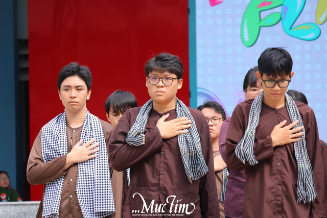 Học sinh Trường THPT Linh Trung cháy hết mình với hội thi flashmob mừng 20-11- Ảnh 10.