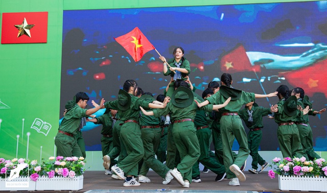Teen Trường THPT Lương Thế Vinh nhảy flashmob, kéo co trong giờ ra chơi trải nghiệm- Ảnh 4.