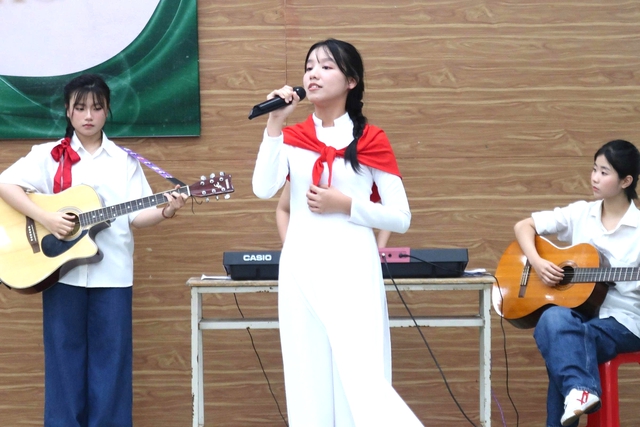 Thầy cô Trường THPT Thủ Đức mong nhận quà 20-11 là học bổng cho học sinh- Ảnh 1.