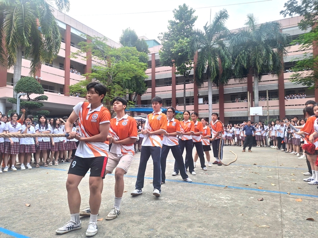 Thầy cô Trường THPT Thủ Đức mong nhận quà 20-11 là học bổng cho học sinh- Ảnh 2.