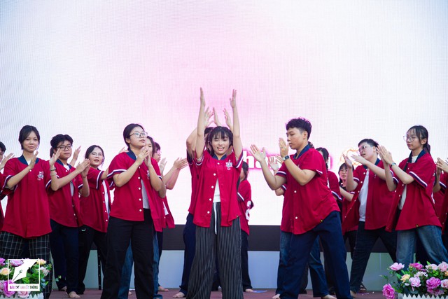 Teen Trường THPT Lương Thế Vinh nhảy flashmob, kéo co trong giờ ra chơi trải nghiệm- Ảnh 6.