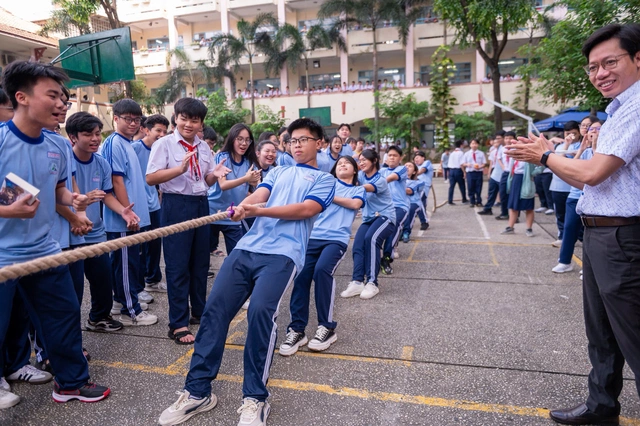 Teen Trường THPT Lương Thế Vinh nhảy flashmob, kéo co trong giờ ra chơi trải nghiệm- Ảnh 5.