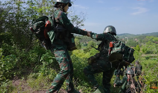 Hương Giang, Chi Pu trải lòng trong Sao nhập ngũ tập 15 - Ảnh 8. Hương Giang, Chi Pu trải lòng trong Sao nhập ngũ tập 15 - Ảnh 7.