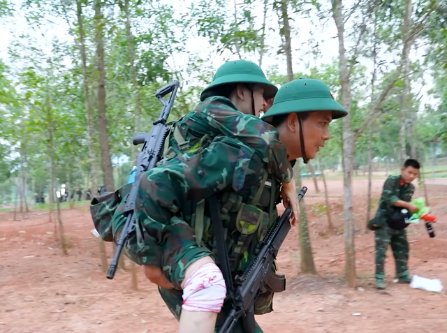 Hương Giang, Chi Pu trải lòng trong Sao nhập ngũ tập 15 - Ảnh 3. Hương Giang, Chi Pu trải lòng trong Sao nhập ngũ tập 15 - Ảnh 3.