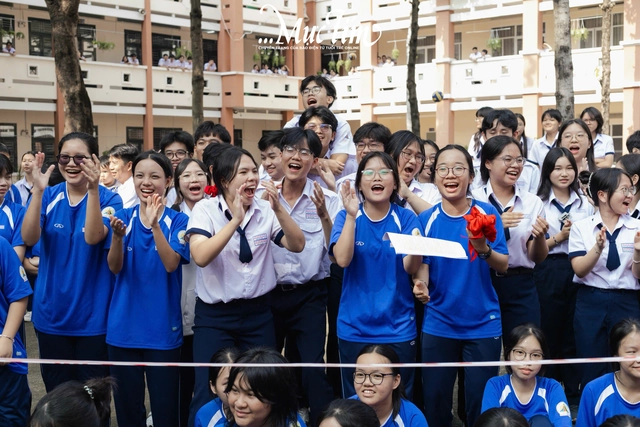 Teen Trường THPT Nguyễn Hữu Huân kể chuyện văn hóa, lịch sử tại văn nghệ tri ân - Ảnh 2.