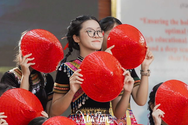 Teen Trường THPT Nguyễn Hữu Huân kể chuyện văn hóa, lịch sử tại văn nghệ tri ân - Ảnh 5.