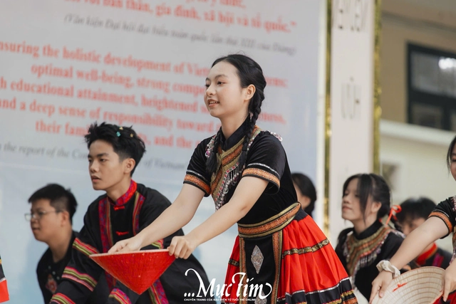 Teen Trường THPT Nguyễn Hữu Huân kể chuyện văn hóa, lịch sử tại văn nghệ tri ân - Ảnh 6.