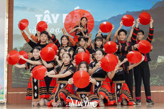 Teen Trường THPT Nguyễn Hữu Huân kể chuyện văn hóa, lịch sử tại văn nghệ tri ân - Ảnh 7.