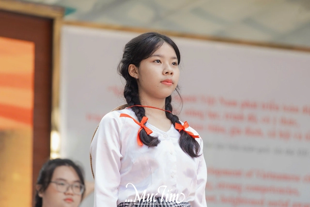 Teen Trường THPT Nguyễn Hữu Huân kể chuyện văn hóa, lịch sử tại văn nghệ tri ân - Ảnh 10.