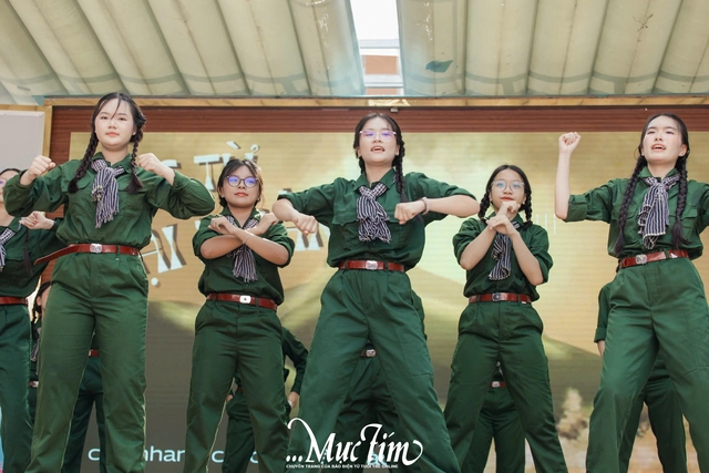 Teen Trường THPT Nguyễn Hữu Huân kể chuyện văn hóa, lịch sử tại văn nghệ tri ân - Ảnh 13.