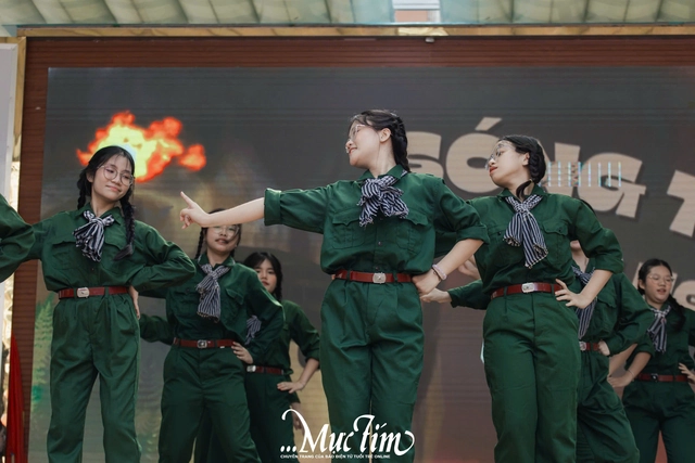 Teen Trường THPT Nguyễn Hữu Huân kể chuyện văn hóa, lịch sử tại văn nghệ tri ân - Ảnh 16.